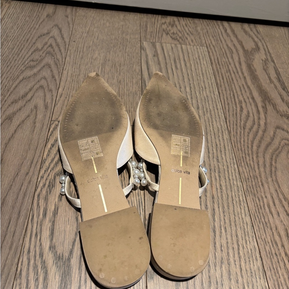 Dolce Vita Kanika Pearl Flats sz8 Elegant Cream Mules with Pearl Detailing - Picture 6 of 6